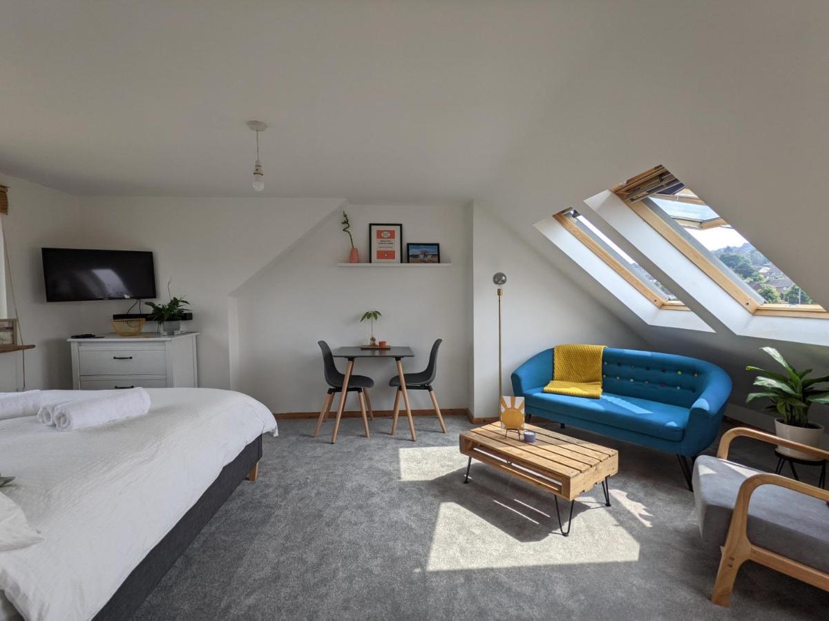 *Large Unique Retro Private Attic & Bathroom* Brighton Exterior photo