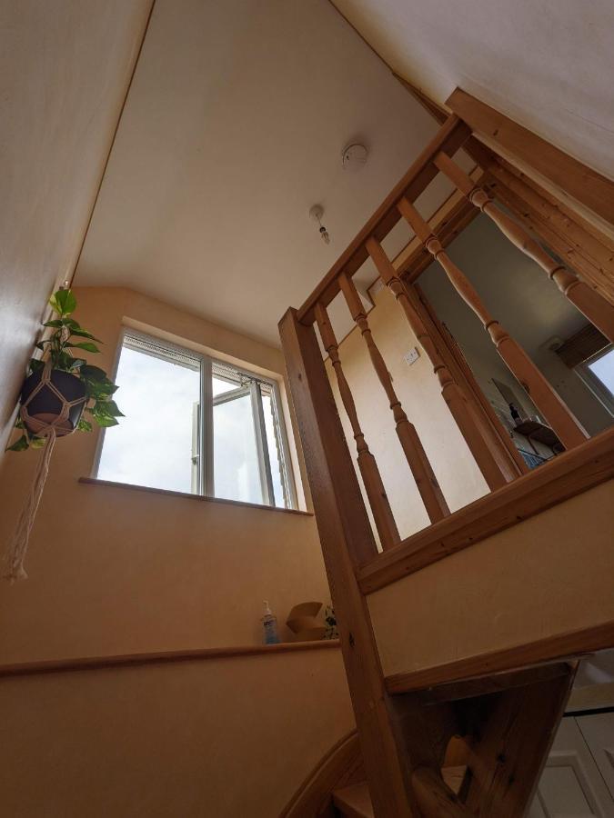 *Large Unique Retro Private Attic & Bathroom* Brighton Exterior photo