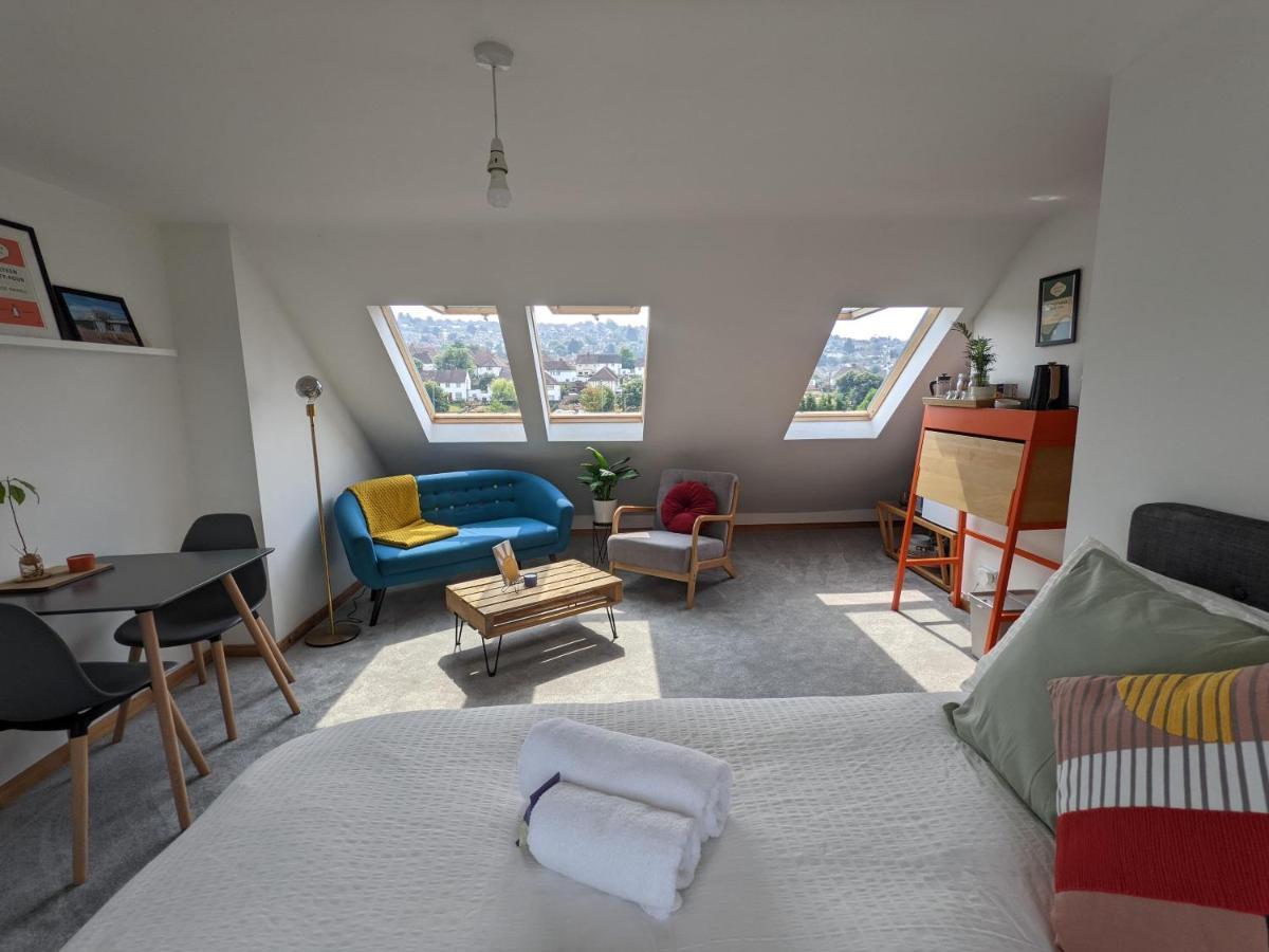 *Large Unique Retro Private Attic & Bathroom* Brighton Exterior photo