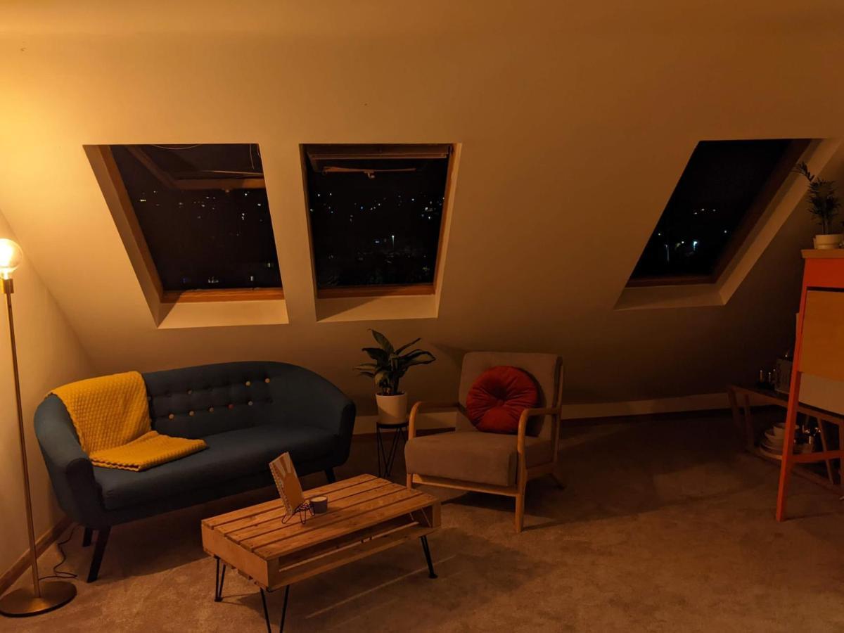 *Large Unique Retro Private Attic & Bathroom* Brighton Exterior photo