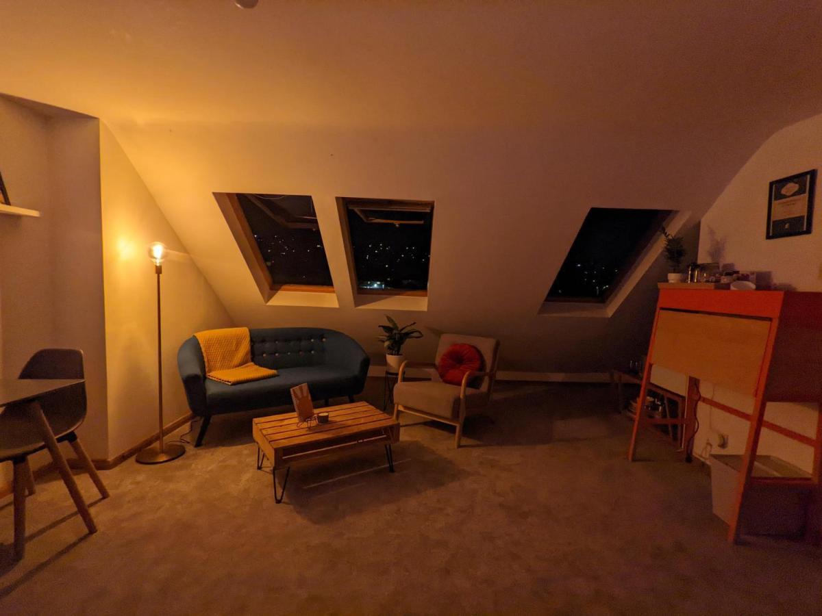 *Large Unique Retro Private Attic & Bathroom* Brighton Exterior photo
